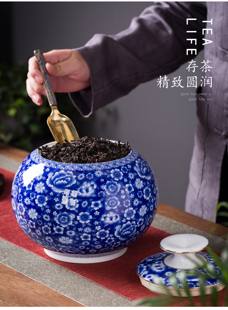 Chang ceramic crown domestic large circular seal tea pot herbs blue and white POTS of tea storage warehouse storage tank creative furnishing articles