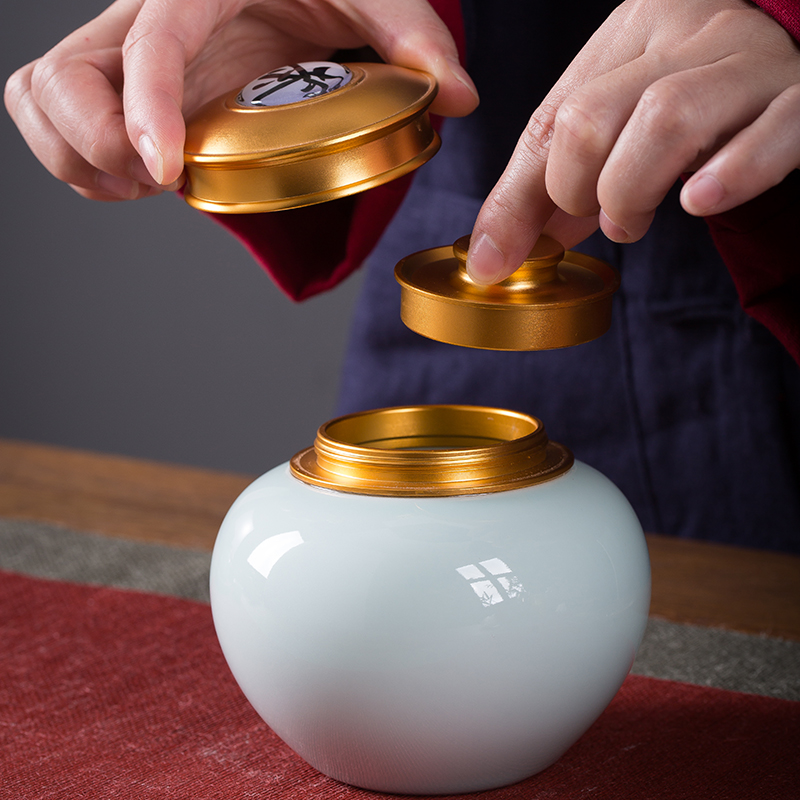 Crown chang longquan celadon caddy fixings mini portable travel small household ceramics seal tank single pot