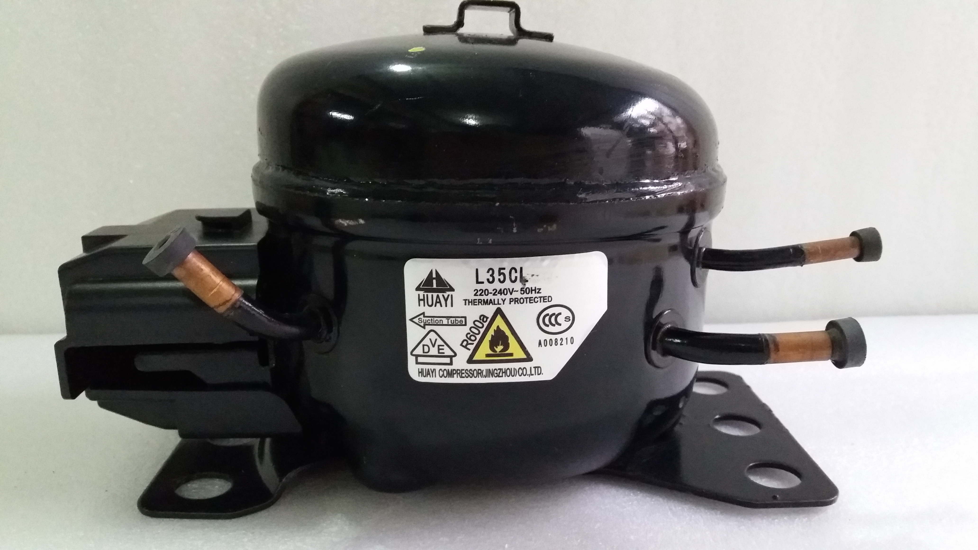 Brand new original Huayi compressor L35CL 220v Cooling capacity:22W R600a