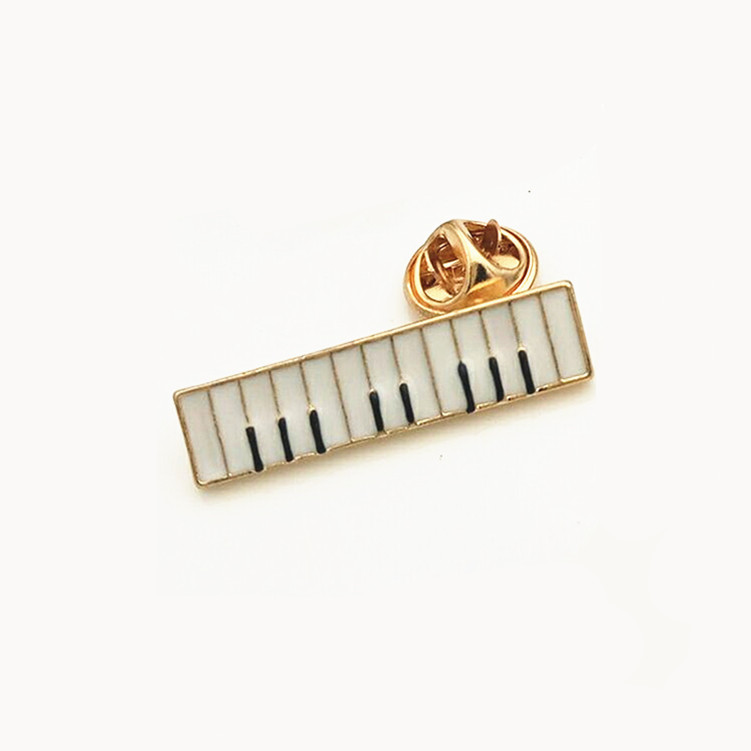 Thiết kế Đàn violin Guitar Biểu tượng Âm nhạc Ngọc trai Corsage Drop Oil Trâm Kim loại Huy hiệu Bốn bộ - Trâm cài huy hiệu đảng cài áo