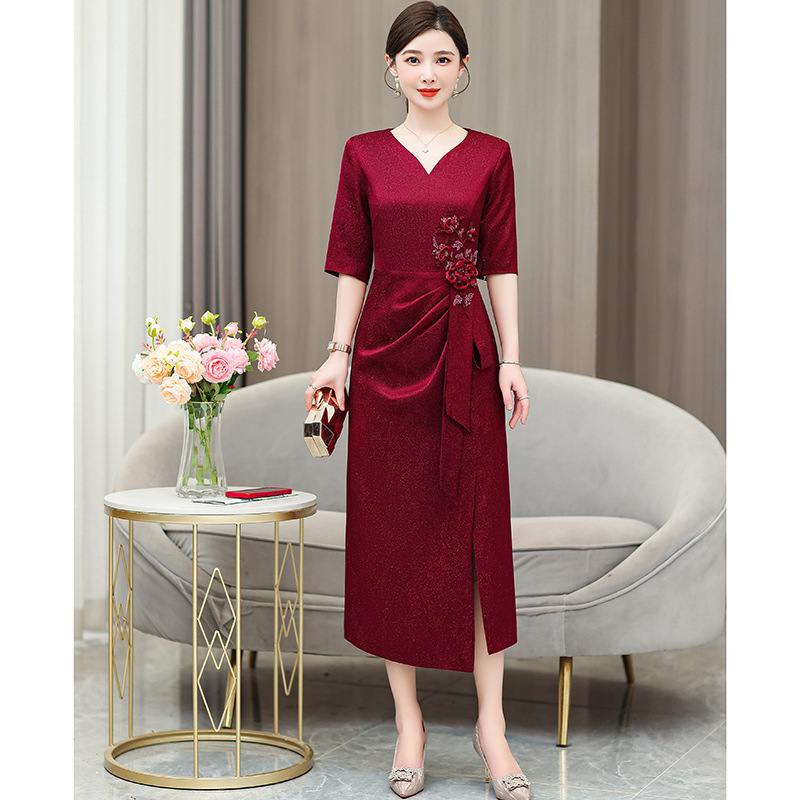 Elegant Retro Embroidered Dress in Burgundy for the Mother-In-Law's Wedding Banquet, New Summer 2026 Fashion Elegant Retro Embroidered Dress in Burgundy for the Mother-In-Law's Wedding Banquet, New Summer 2026 Fashion