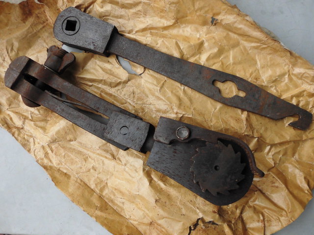 80 s old heavy Tiger head tightener vise type wire rope tensioner vise ratchet rope tensioner