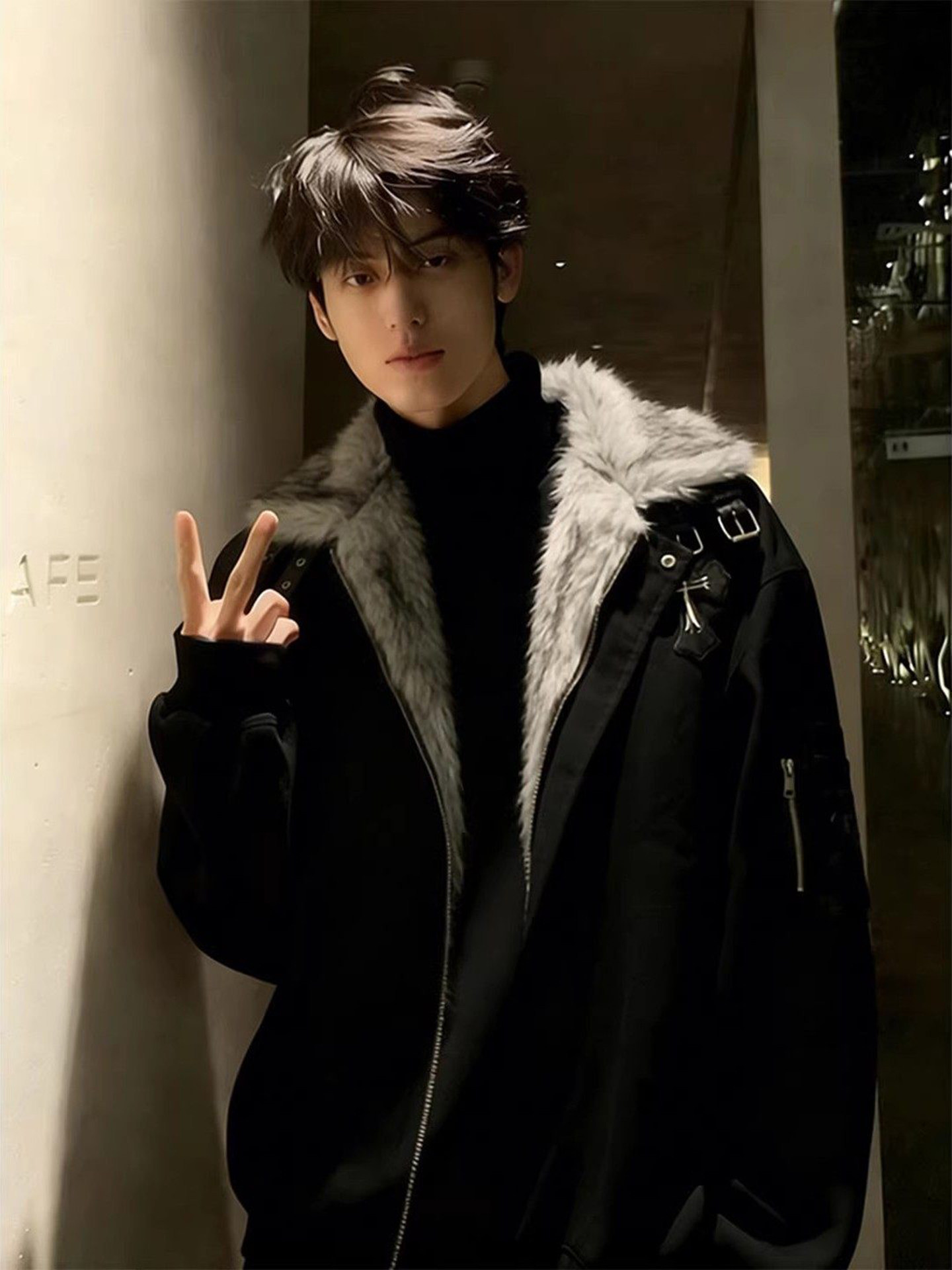 American Retro Style Mountain Carving Cotton Jacket for Men, Winter Cross Fur Collar Work Jacket, Thickened and Warm Cotton Coat