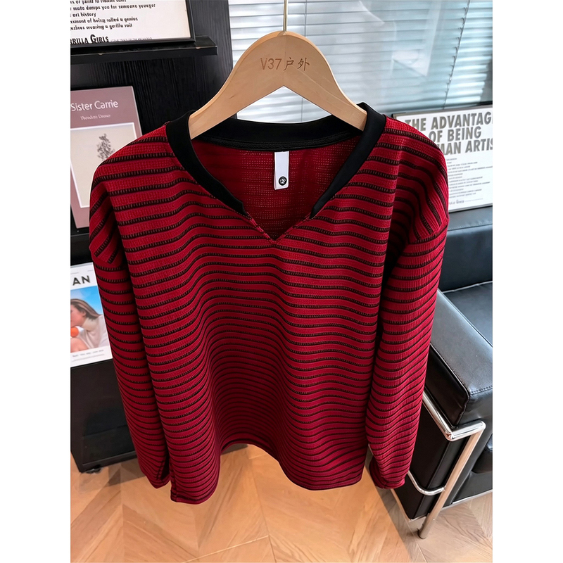Black and Red Striped Long-Sleeve T-Shirt for Men, Spring and Autumn Design, American-Style V-Neck Sweatshirt, Regular Shoulder Fit, Heavy-Duty Base Layer Shirt