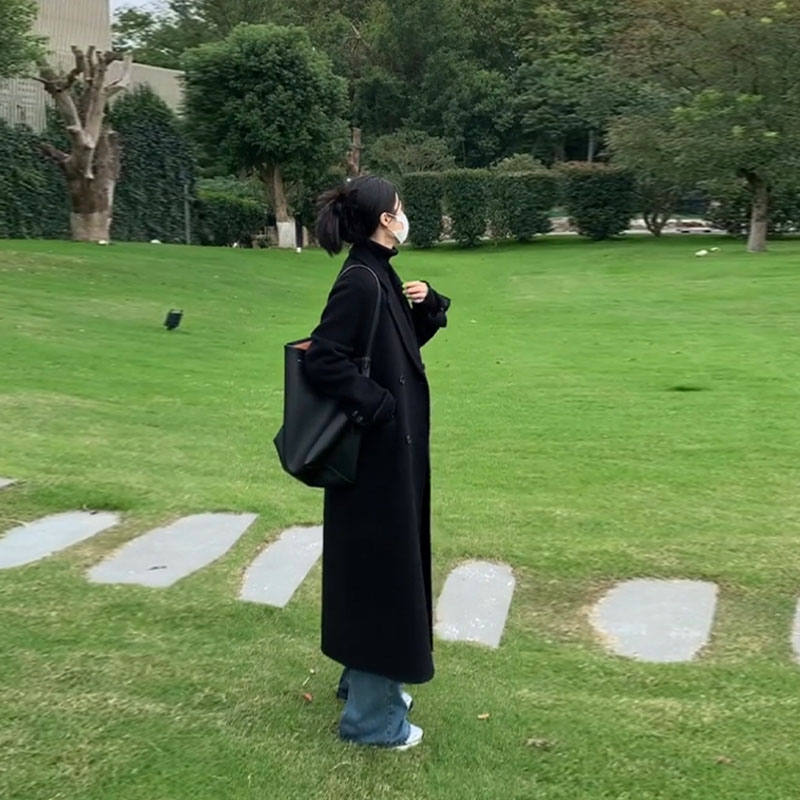 ヘップバーン風の黒のウールコート、レディース秋冬ハイエンド2025新作ミドル丈ストレートショルダースーツウールコート
