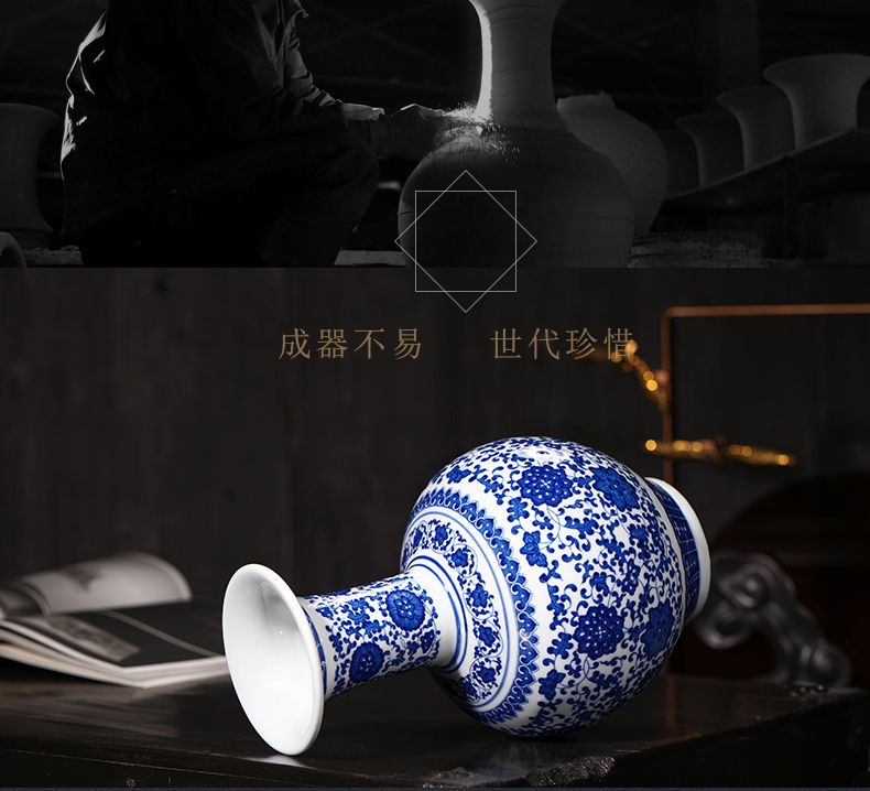 Jingdezhen blue and white porcelain vases, flower arranging modern new Chinese style household living room decorations ceramics ceramic decoration