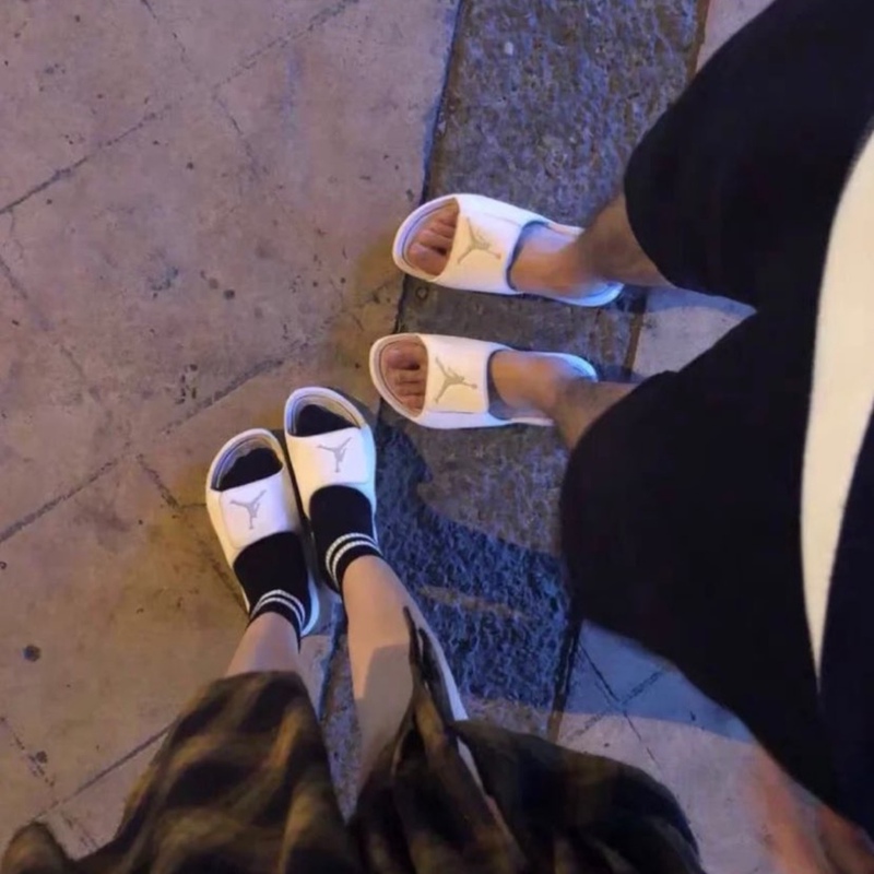 Nike Air Jordan Hydro 6 Summer Black and White Men's and Women's Aj6 Sports and Leisure Slippers 881474-100 Nike Air Jordan Hydro 6 Summer Black and White Men's and Women's Aj6 Sports and Leisure Slippers 881474-100