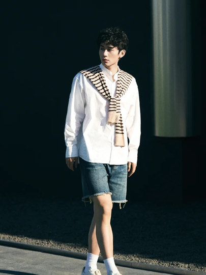 Deng Wei's Same Style Striped Shawl for Men, Spring and Summer Knitted Vest for Women, Korean Fashion Shirt for Layering