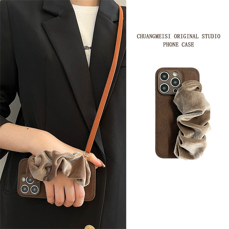 Zige Retro Brown Plush Wristband Suitable for Apple 17 Phone Case iPhone 16 Pro Max Niche 15 Pro Women's Model 12 Full Coverage XS Max Anti-Drop Protective Case 14 Crossbody 13 Lanyard
