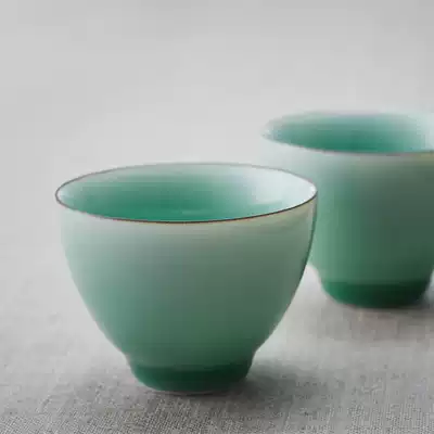 Spring tea Longquan Celadon porcelain kiln powder green plum green beige Kung Fu tea cup Tea cup Smell fragrant cup Juxiang Cup