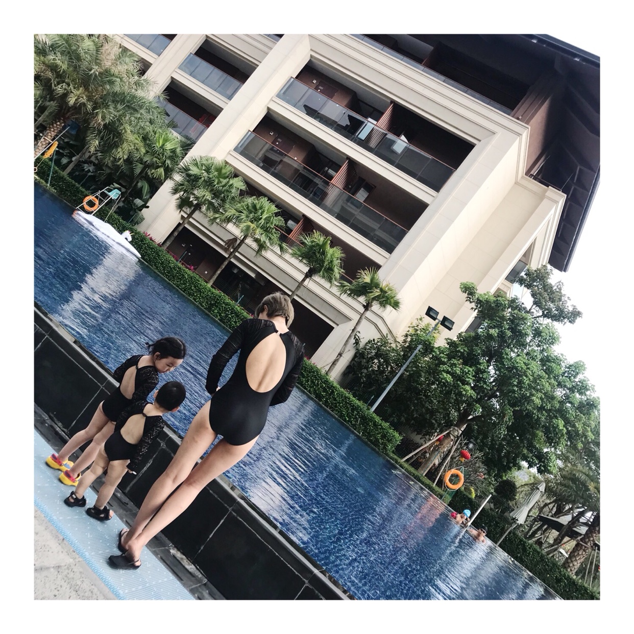 Áo tắm nữ mùa hè 2019 nữ thần chống nắng áo tắm dài tay một mảnh nữ bé ren hở lưng áo tắm một mảnh cha mẹ-con - Bộ đồ bơi của Kid đồ bơi trẻ con