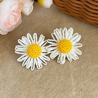 Белые серьги, в цветочек