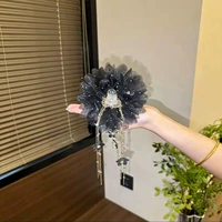 Черная заколка-крабик с кисточками, в цветочек, 13см