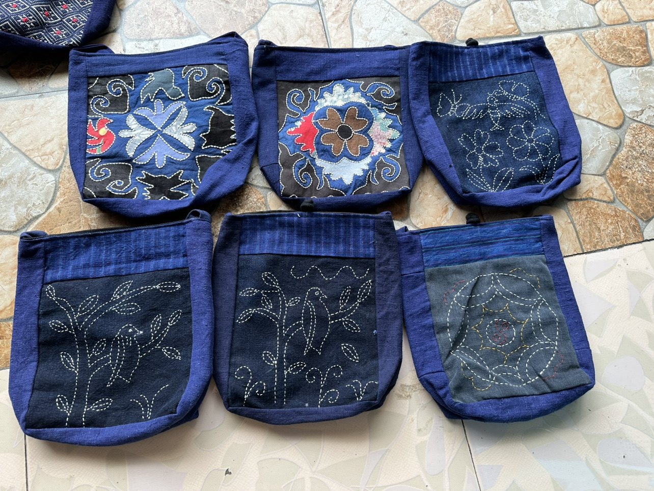 凯里一手货源，中号小包，斜挎包-Taobao