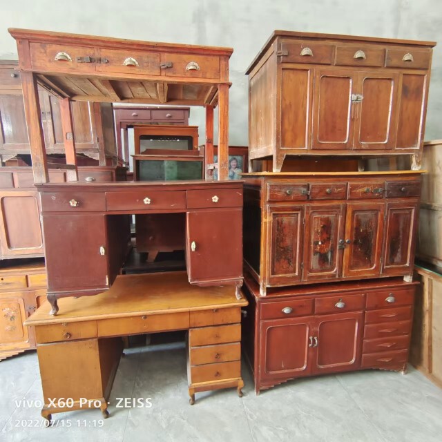 Vintage Desk, Office Desk, Folk Art Old Objects, Collectible Souvenirs, Old Cabinets, Ornaments, Retro Decorations from the 1980S and 1990S