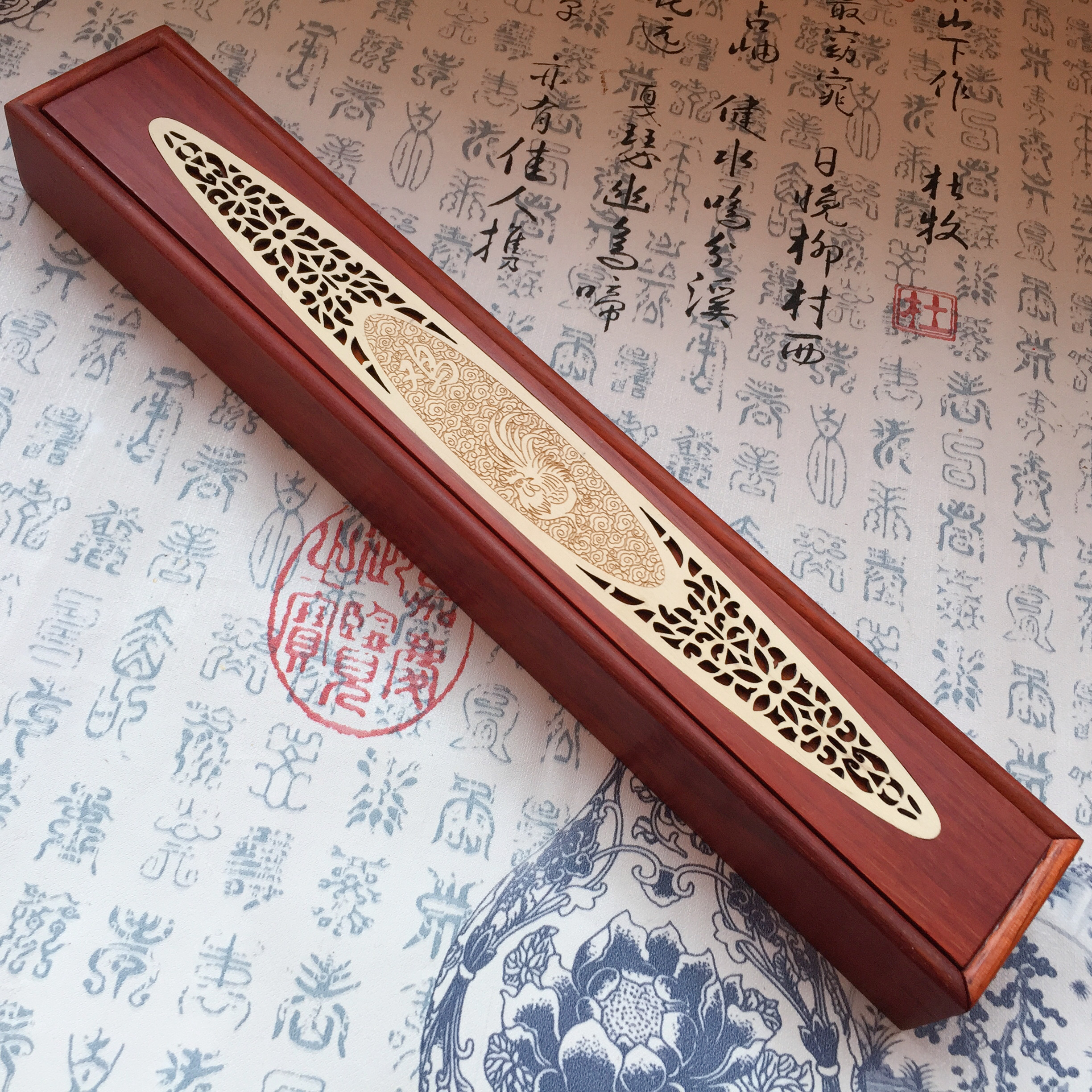 Nhà cắt tóc bé trăng tròn lưu niệm tùy chỉnh làm lê đỏ lê gỗ hộp gỗ gụ trường hợp bút - Quà lưu niệm cho bé / Sản phẩm cá nhân quà noel cho bé