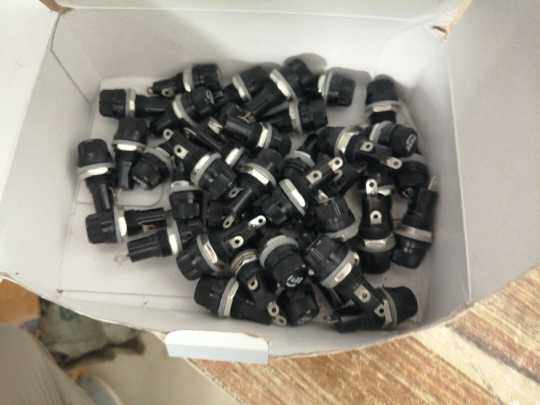 The transformer fuse holder is suitable for 5 * 20 fuse use