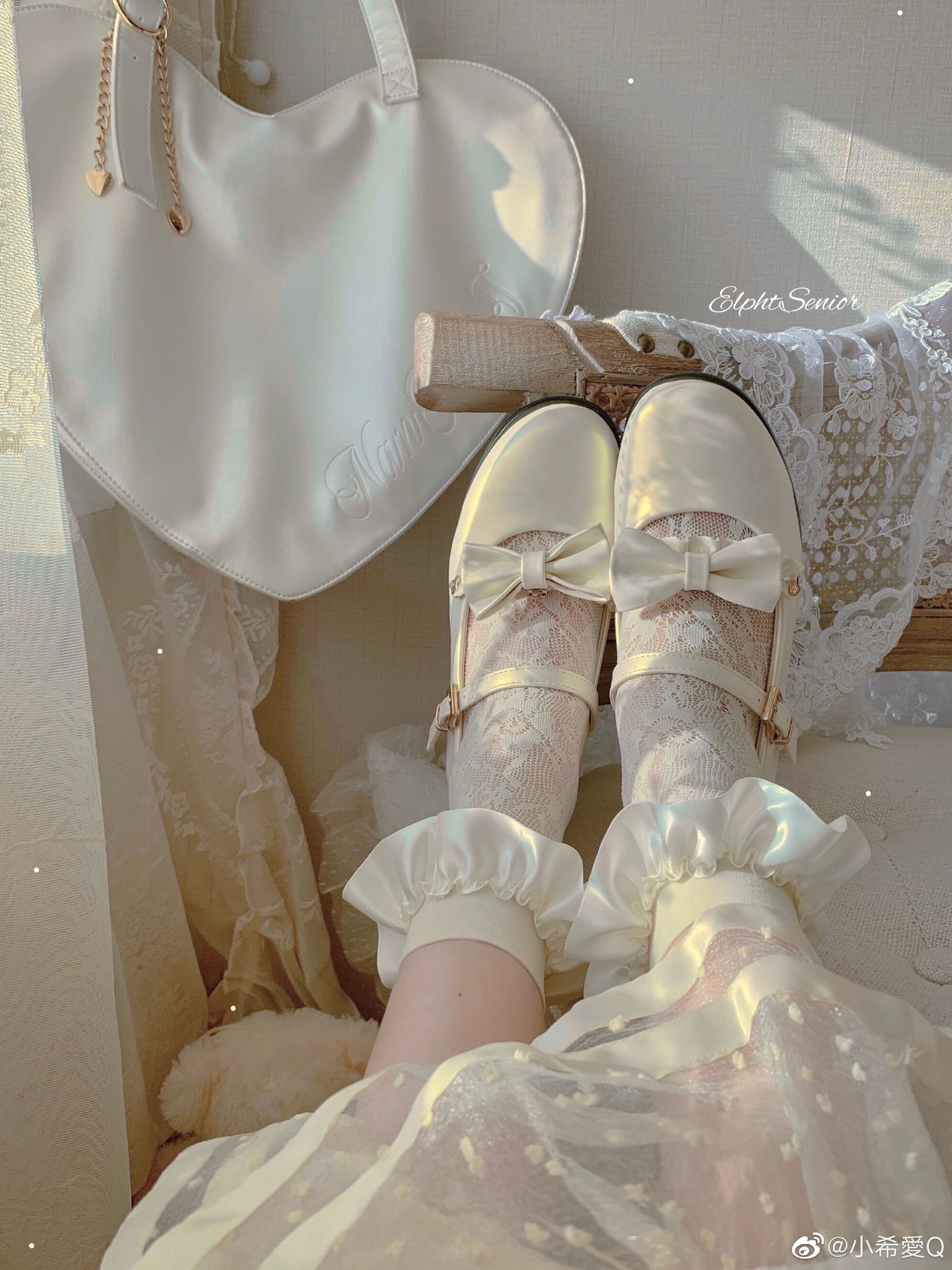 ถุงเท้าคลอสเพย์เเอนนี่เจ้าหญิงดอกไม้ต้นตำหรับจากญี่ปุ่น ถุงเท้าผ้าไหมลายลูกไม้ สำหรับสุภาพสตรี 袜贵人原创安妮的冰激凌日系浪漫绸缎褶皱花公主边袜蕾丝中筒袜女 ถุงเท้าคลอสเพย์เเอนนี่เจ้าหญิงดอกไม้ต้นตำหรับจากญี่ปุ่น ถุงเท้าผ้าไหมลายลูกไม้ สำหรับสุภาพสตรี