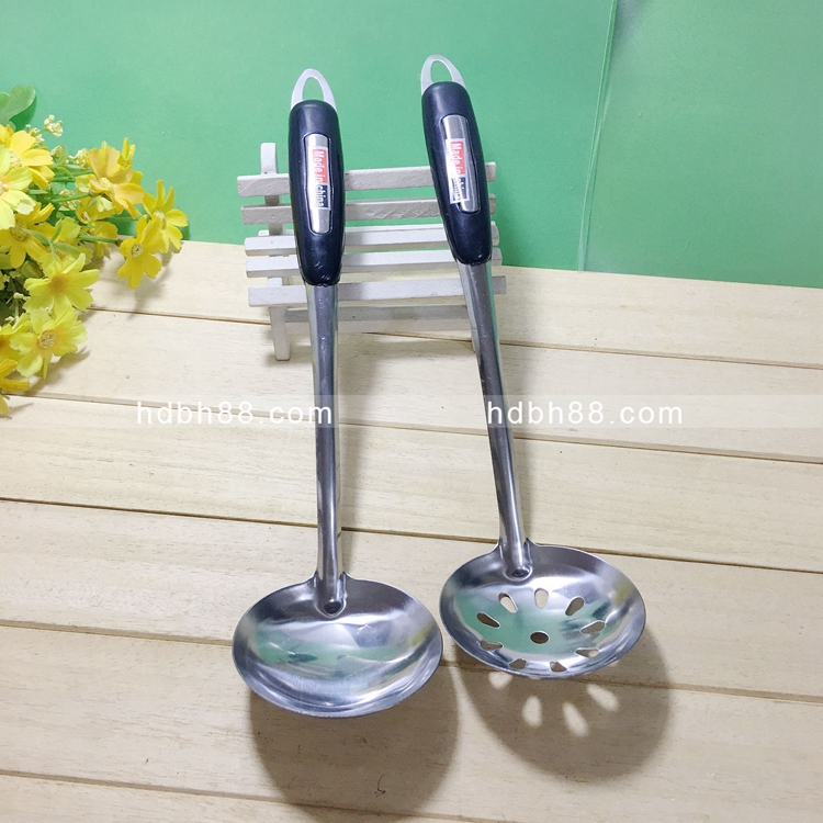 Good quality black handle aconitum spoon Aconitum colander Long handle soup colander Hot pot soup spoon Home kitchen supplies
