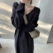 2021 New knitted one-piece dress woman loose Korean version temperament V collar with long open fork over knee skirt autumn and winter