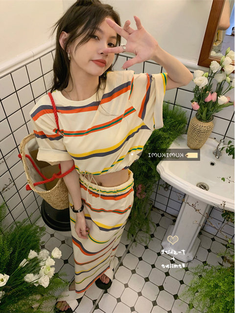 Casual fashion suit women's summer 2022 new Hong Kong style contrast color stripe loose short-sleeved T-shirt skirt two-piece set