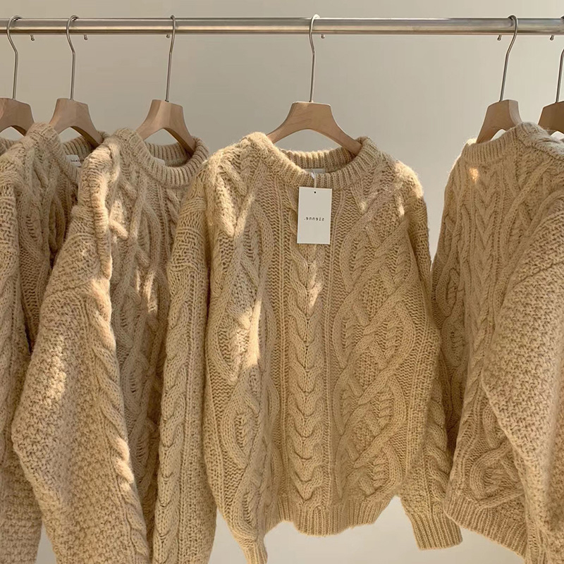 Japanese Retro Large-Size Cable Knit Sweater for Women, Thick and Loose, Lazy Style, Suitable for Outerwear in Autumn and Winter, Conceals Flaws and Makes You Look Slimmer