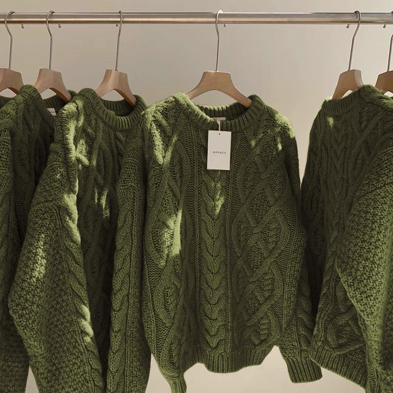 Retro Vintage Large Size Dark Green Twist Sweater for Women, Thickeneded Outer Wear, Autumn and Winter Loose, Lazy and Slimming Look Knitted Knitwear Retro Vintage Large Size Dark Green Twist Sweater for Women, Thickeneded Outer Wear, Autumn and Winter Loose, Lazy and Slimming Look Knitted Knitwear