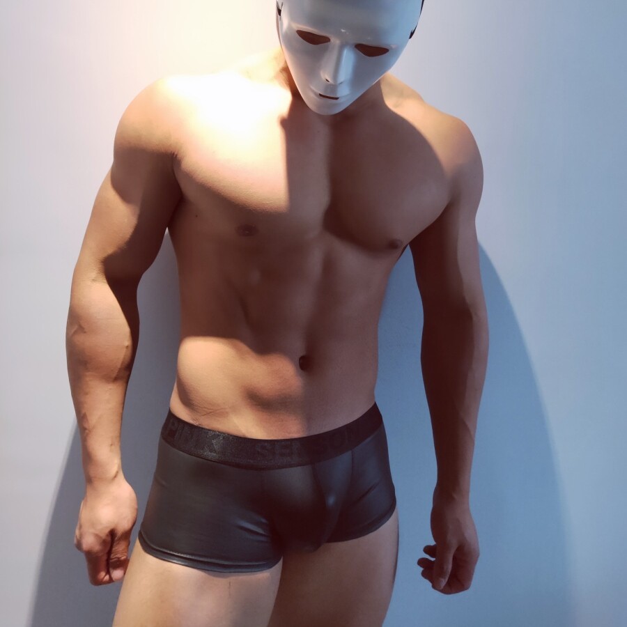 Four Corners Underwear Golden Frosted Black Leather Nightclub Sexy Briefs Leather Sensation Closets Men Tight Pants