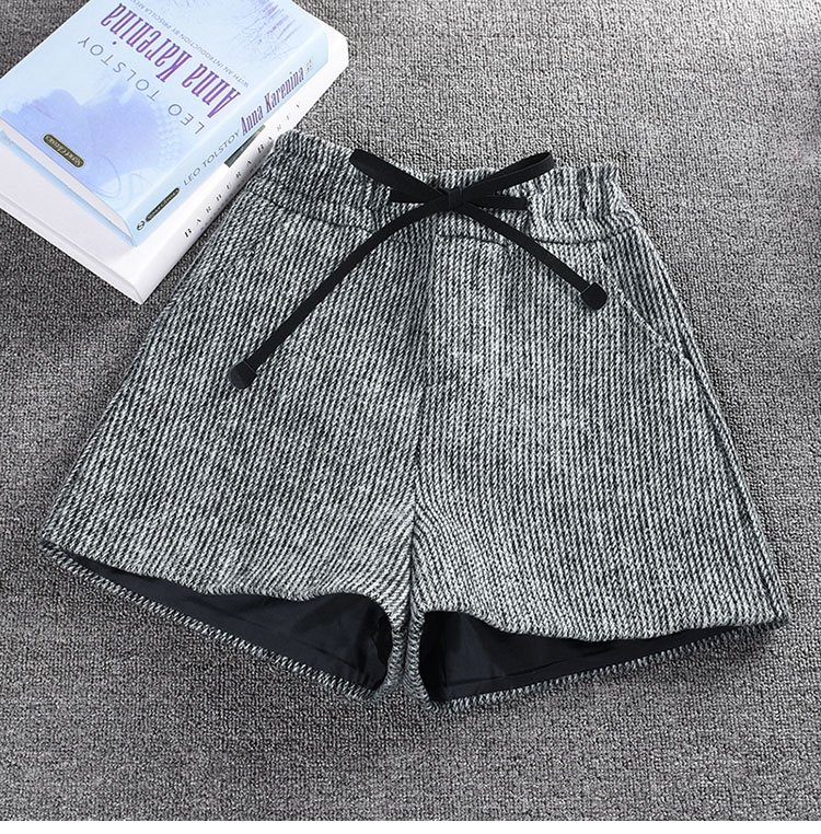 Quần short len ​​nữ eo cao 2018 thu đông mới eo co giãn rộng chân rộng một chữ đã mỏng bên ngoài mặc quần bốt thời trang đi biển cho nữ