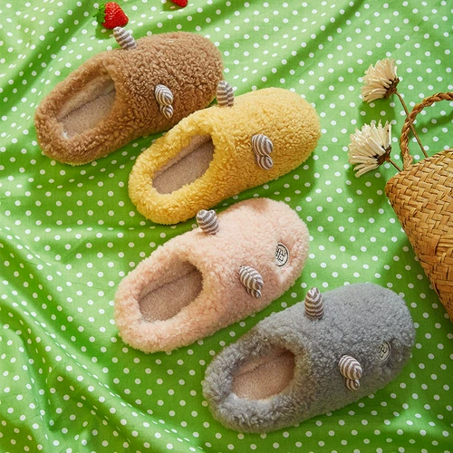 Детские утепленные удерживающие тепло нескользящие зимние тапочки для мальчиков