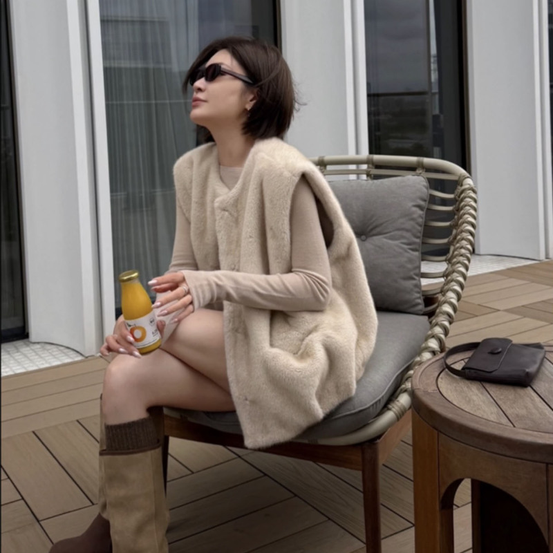 High-End Imitation Mink Fur Vest 2026 Autumn and Winter New Style Fashionable Round Neck Silhouette Plush Vest Jacket High-End Imitation Mink Fur Vest 2026 Autumn and Winter New Style Fashionable Round Neck Silhouette Plush Vest Jacket