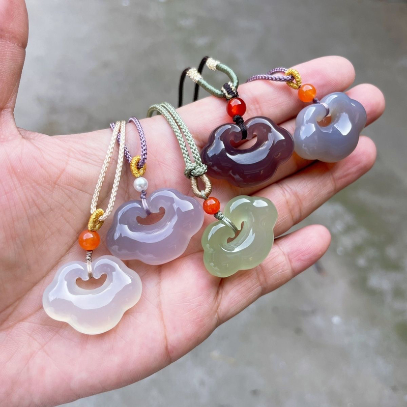 Natural Agate Cloud-Shaped Good Luck Lock Pendant for Men and Women, Chalcedony Couple Cloud-Shaped Longevity Lock, Chinese Style Clavicle Pendant