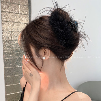 Feather Hair Clip with a High-End Feel, Ostrich Feather Hair Clip for Women, Back of the Head Hair Clip, Shark Clip, High-End Hair Volume-Enhancing Hairpin, Hair Accessory