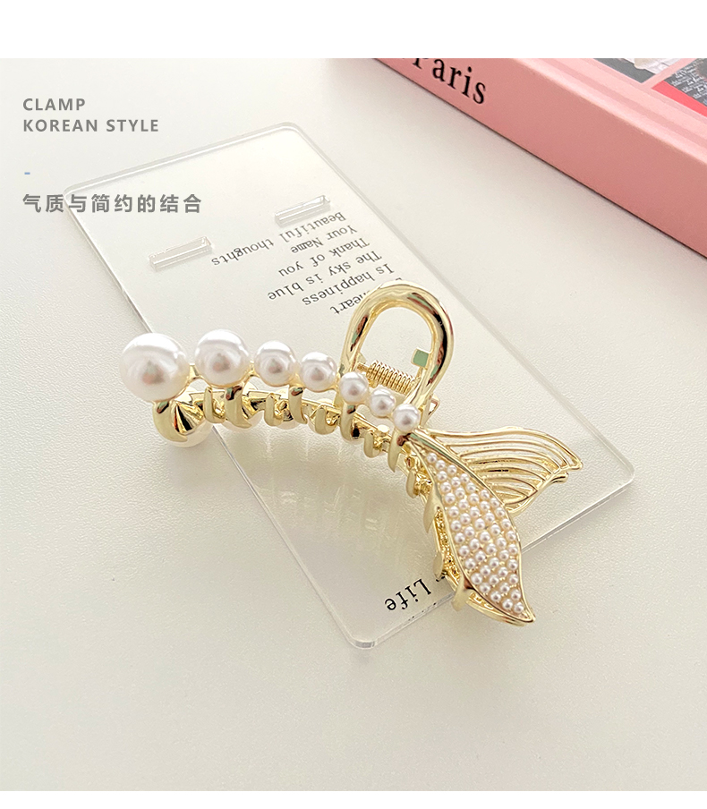 Simple Pearl Fishtail Catch Clip display picture 4