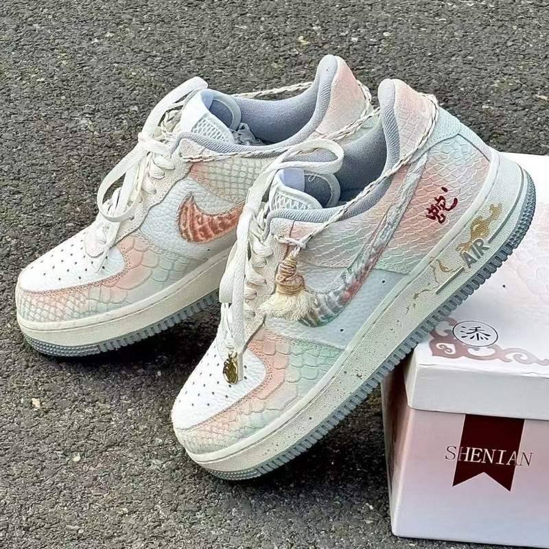 2026 Spring New Snake Year Limited Edition Collaboration Snake Comes for Good Luck Low-Top Casual Skateboard Shoes for Men and Women Students
