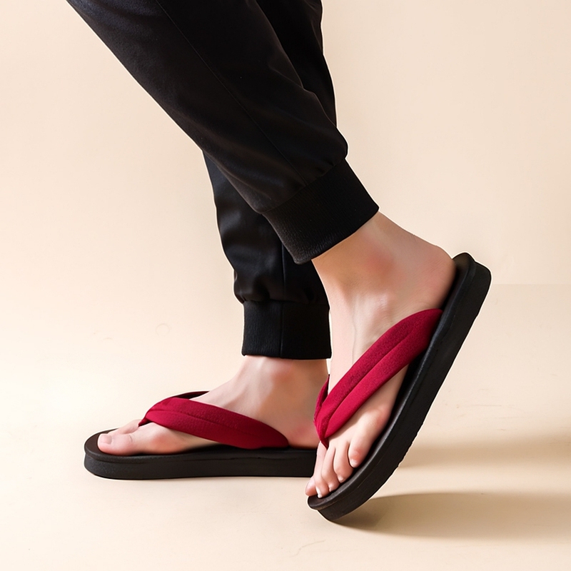 Japanese-Style Straw Clogs with Soft Soles, Flip-Flops for Beach Vacations, Men's Wooden Clogs, Versatile Flat-Soled Flip-Flops, Women's Outdoor Summer Sandals