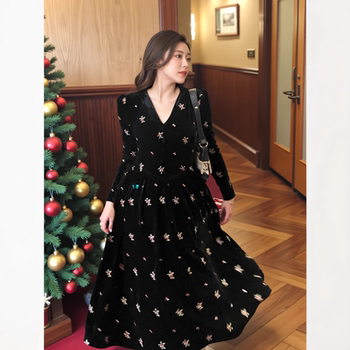 Plus-Size Women's New French-Style Waist-Cinching Slimming Velvet Embroidered Long Dress, Black Floral Dress for Autumn and Winter