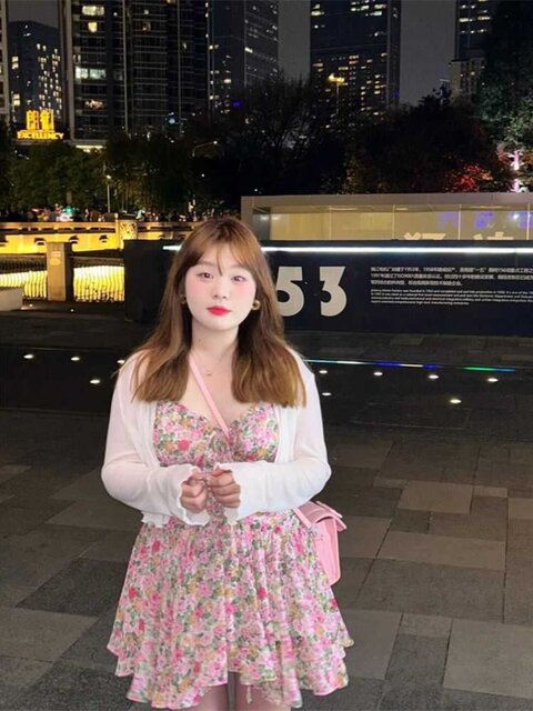 100kg Plus-Size Women's Two-Piece Set with Waist-Cinching Slimming Effect, Knitted Cardigan with Oil Painting Rose Design, Gentle Style Outfit for Petite Women