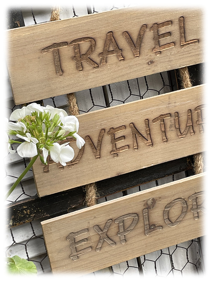 Solitude-style solid wood retro made old classic English engraving garden decorations for a nostalgic style