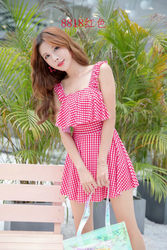 Plaid one-piece swimsuit 8903 tube top 2018 new slim slim students suspender fashion Korean girl swimsuit