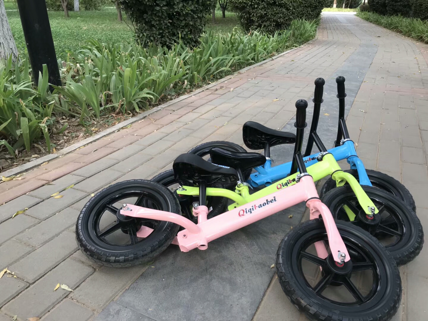 xe thăng bằng kidsplaza Trẻ em cân bằng xe trượt xe bé bé đồ chơi yo xe taxi mà không đạp xe đạp - Smart Scooter xe thăng bằng world baby