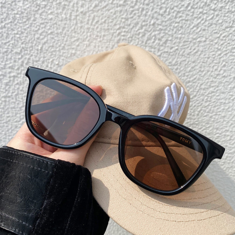 Sunglasses women's brown black frame Tomy2022 new trendy lang yellow eyes Ladies Summer Ins sunscreen sunglasses