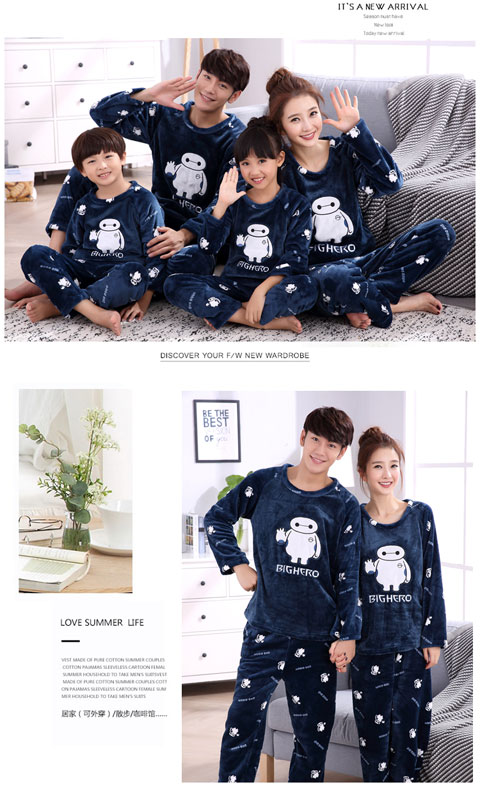 Một gia đình có ba đứa trẻ mặc đồ ngủ flannel trẻ em mùa thu và mùa đông bé trai mẹ và con gái dày lông san hô phù hợp với nhà trang phục dành cho cha mẹ và con