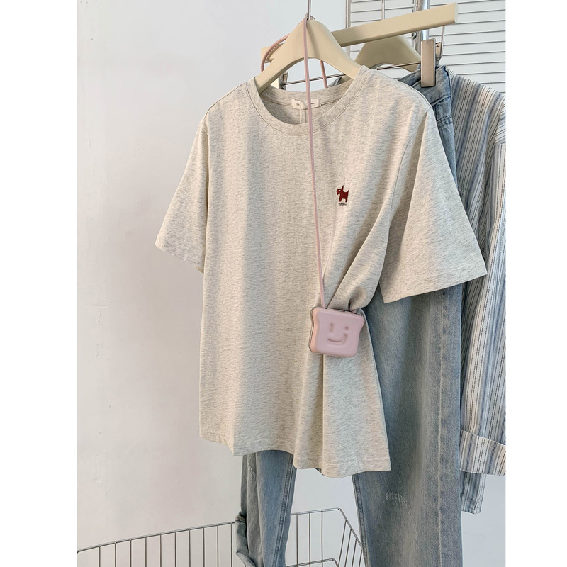 Gray Straight-Shoulder Short-Sleeve T-Shirt for Women, Summer 2026 New Popular Style, Loose Fit, Slimming, Pure Cotton, Round Neck, High-End Trendy Top Gray Straight-Shoulder Short-Sleeve T-Shirt for Women, Summer 2026 New Popular Style, Loose Fit, Slimming, Pure Cotton, Round Neck, High-End Trendy Top