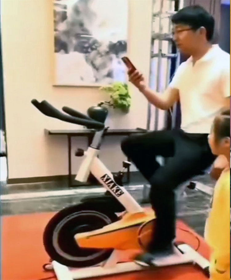 Fitness car to generate electricity to drive popcorn machine large pleasure equipment Commercial Superwind Scenic Area Interactive device game props