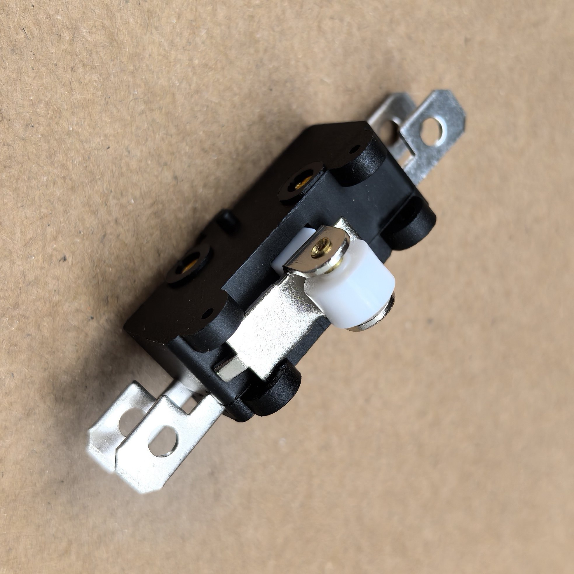 Crouzet Gao North 83106 Micro Switch Small Self-Reset Inching Limit 5A Four-Legged with Pulleys