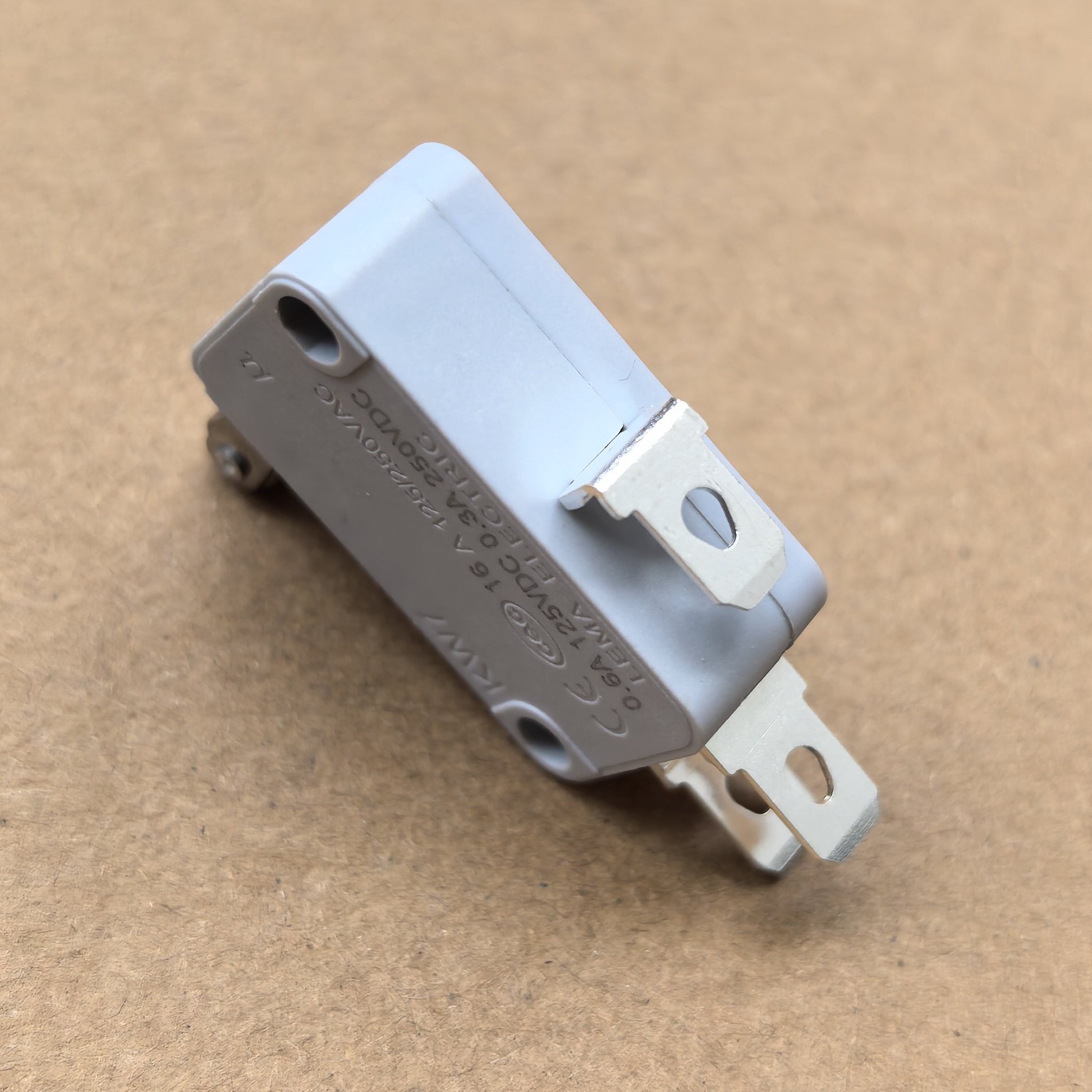 Lema Micro Switch Kw7-3 Small Self-Reset Travel Limit Switch 16A3 Feet One Open One Closed Silver Point