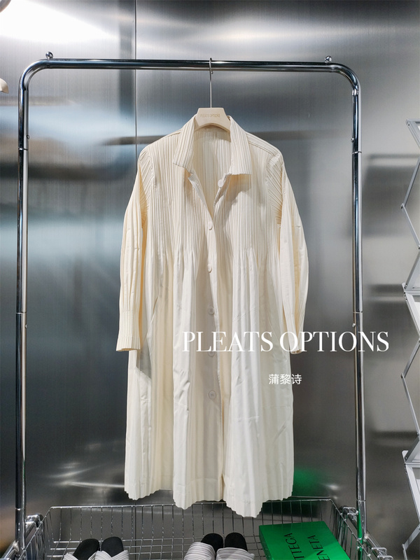 Japanese-Style Autumn New Pleated Women's Mid-Length Coat in Off-White, Plus-Size Casual Trench Coat