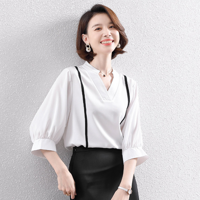 White Shirt Lady's new 2020 summer design sensation niche gentle wind occupation V - collar snow - spinning coat