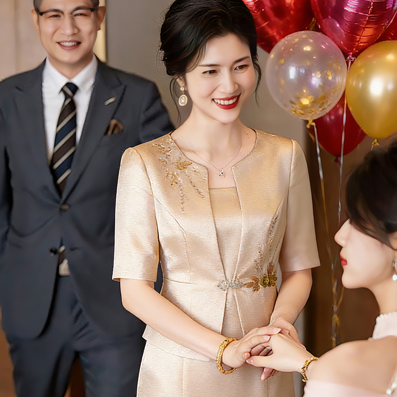 Champagne-Colored Dress for Young Mothers, Elegant and Slimming, Suitable for Weddings and Everyday Wear